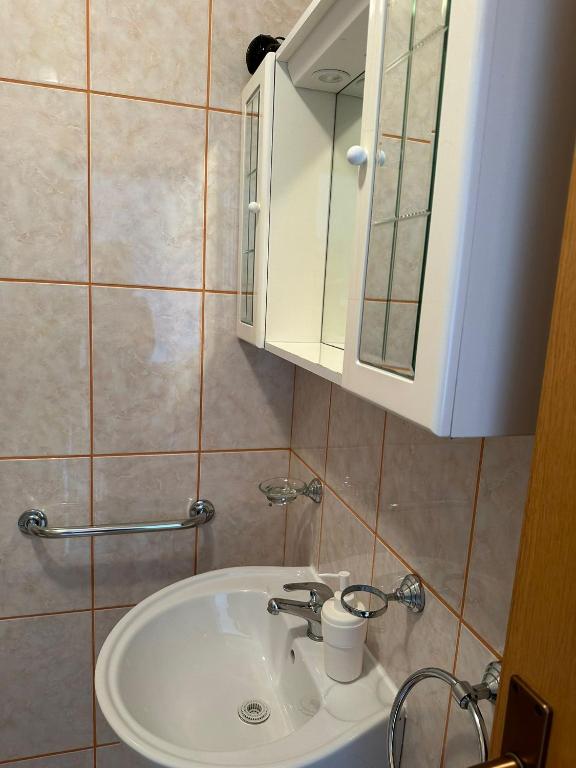 Koupelna v ubytování Apartmani Karlobag