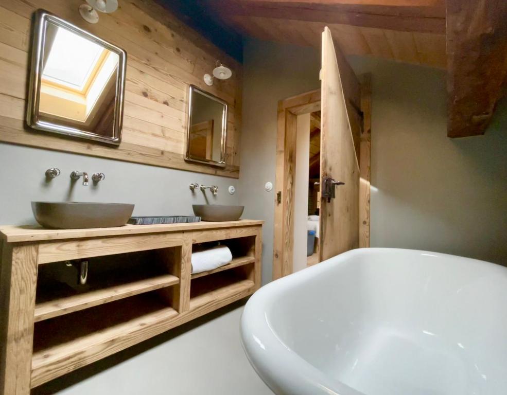 Koupelna v ubytování Alpen Charme - Chalet d'Hôtes et SPA
