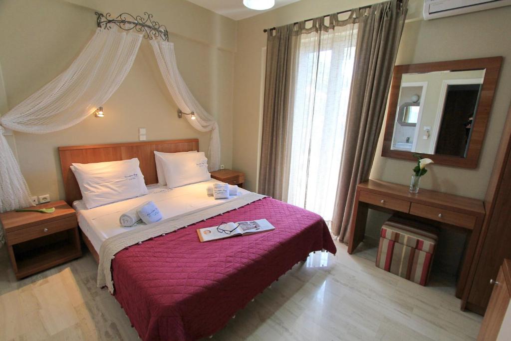 Postel nebo postele na pokoji v ubytování Vassiliki Bay Hotel