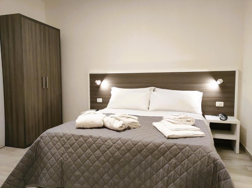 Postel nebo postele na pokoji v ubytování Hotel Gran San Bernardo - RICCIONE - FRONTE MARE CON CUCINA