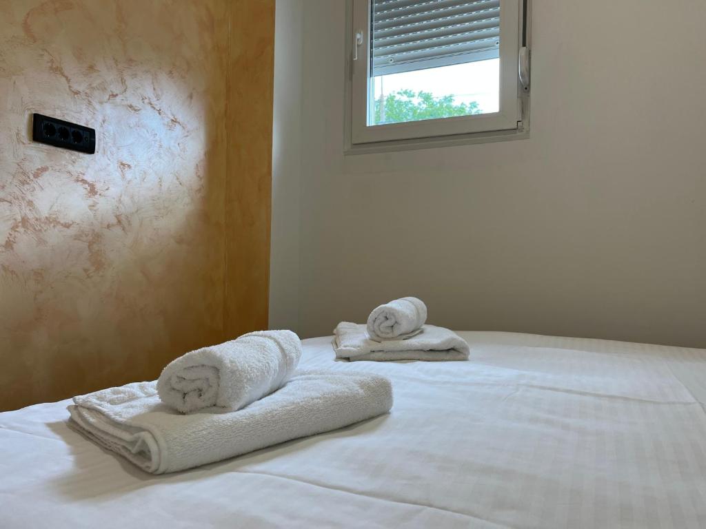 Postel nebo postele na pokoji v ubytování Apartmani Bosfor