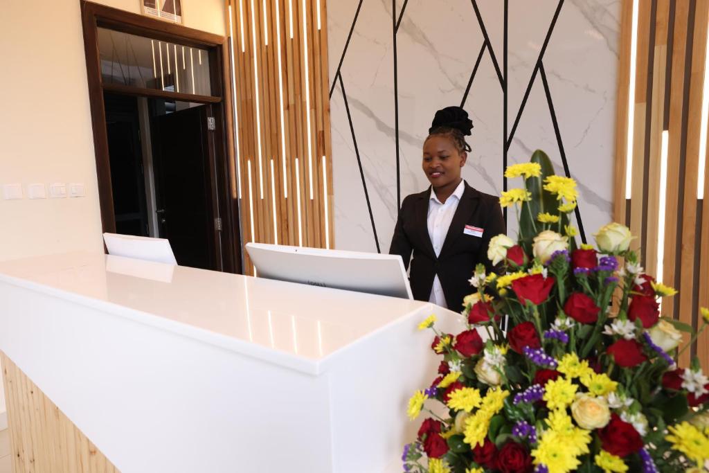 Členové personálu v ubytování PrideInn Westlands Luxury Boutique Hotel