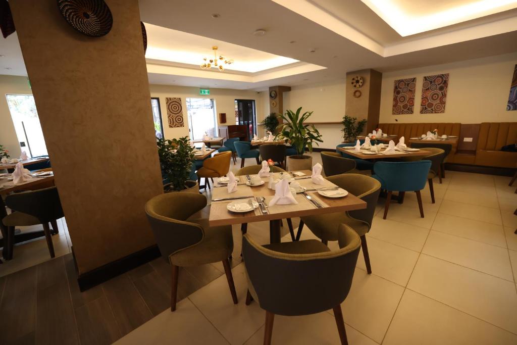 Restaurace v ubytování PrideInn Westlands Luxury Boutique Hotel