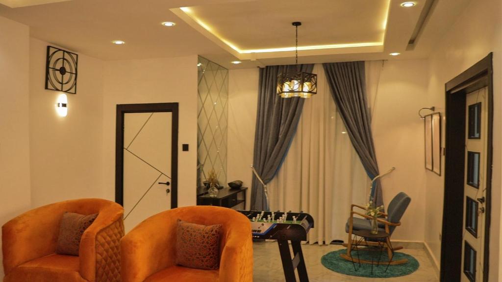 Istumisnurk majutusasutuses Morak homes - Smart luxury 4-bed with private swimming pool, PS5, snooker, mini gym in reserved secured estate