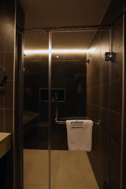 Koupelna v ubytování PrideInn Westlands Luxury Boutique Hotel