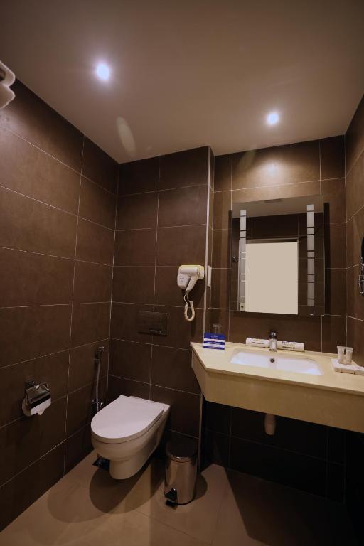 Koupelna v ubytování PrideInn Westlands Luxury Boutique Hotel