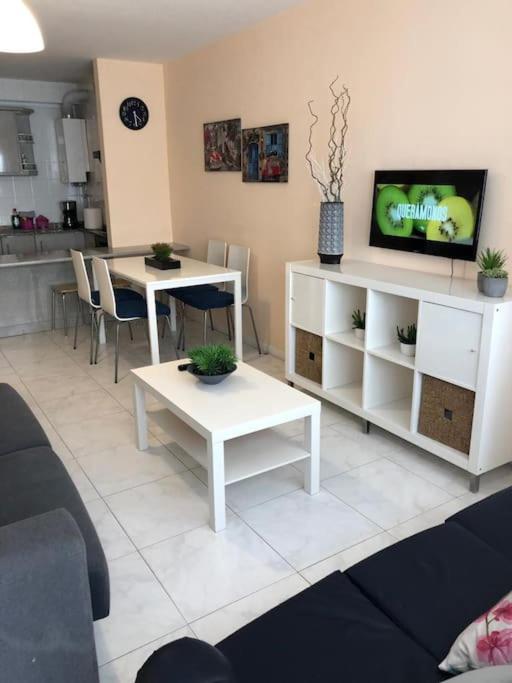 Kuchyň nebo kuchyňský kout v ubytování APARTAMENTO A 50 METROS DE LA PLAYA DE SILGAR