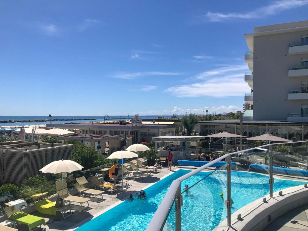 Bazén v ubytování Hotel Caesar nebo v jeho okolí