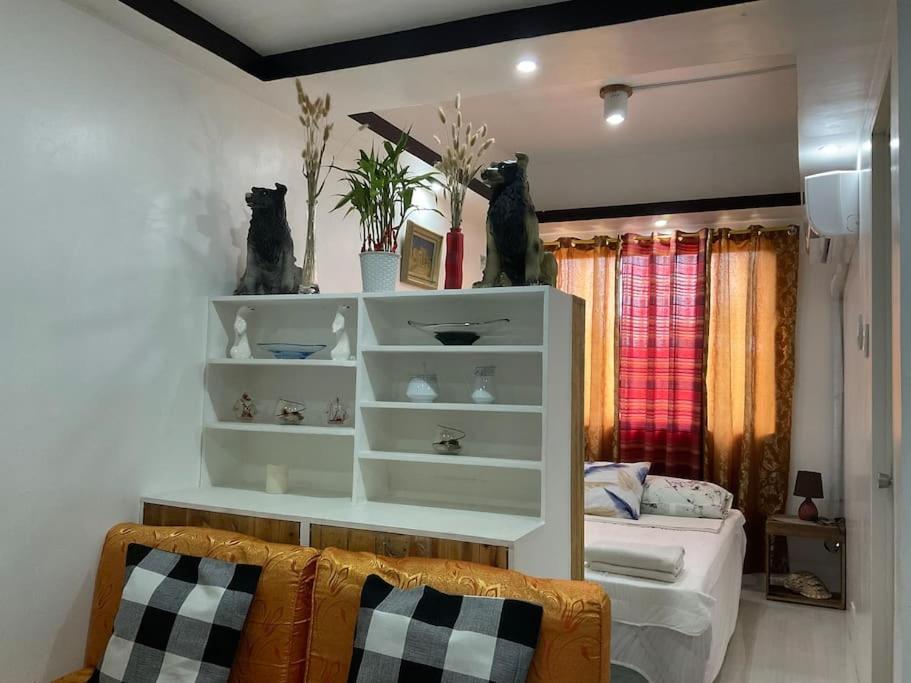Postel nebo postele na pokoji v ubytování Antipolo Staycation & Transient Affordable Condo Unit By Myra