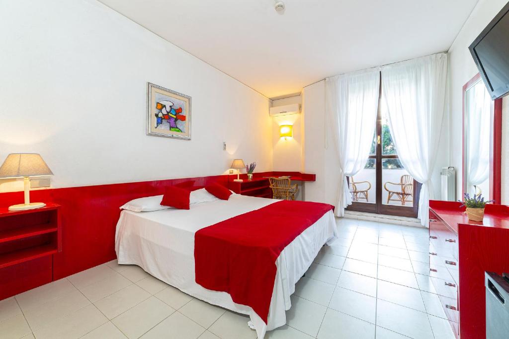 Postel nebo postele na pokoji v ubytování Eraora Hotel Village