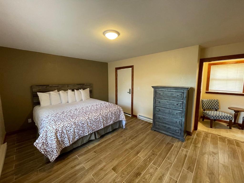 Estes Mountain Inn photo