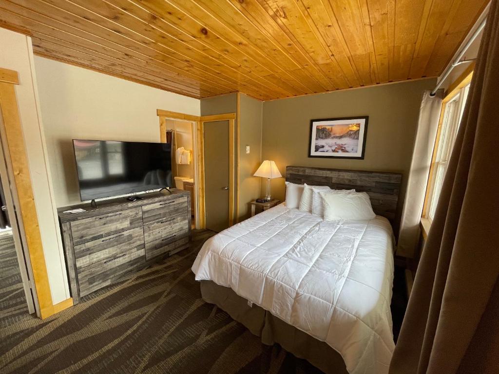 Estes Mountain Inn - 