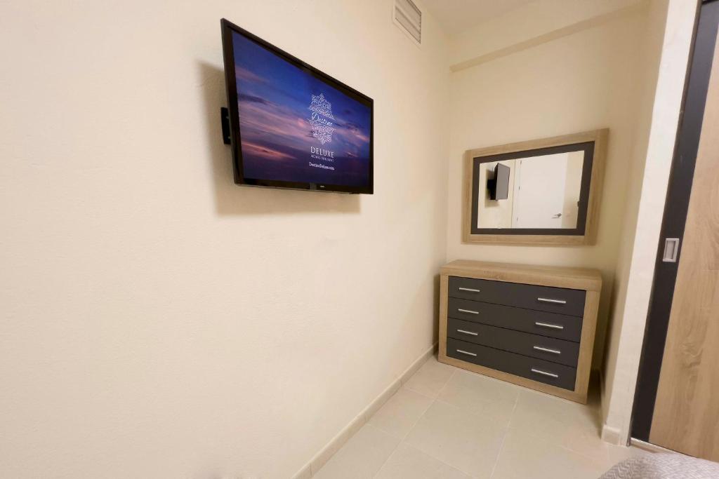 Televízia a/alebo spoločenská miestnosť v ubytovaní Destino Deluxe Vera Playa - Laguna Beach