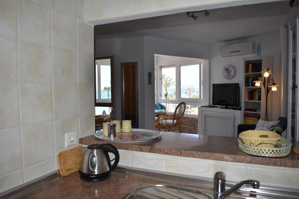Zdjęcie z galerii obiektu Fantastic studio - beachfront w mieście Torrox