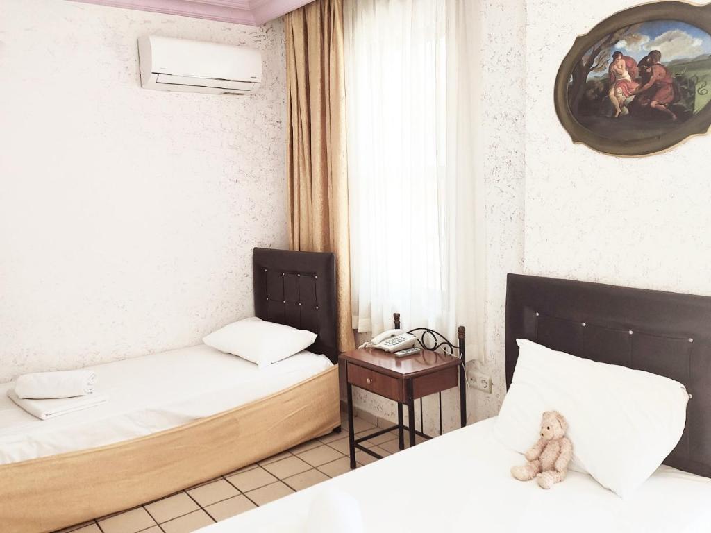Postel nebo postele na pokoji v ubytování Kleopatra Sahara Hotel