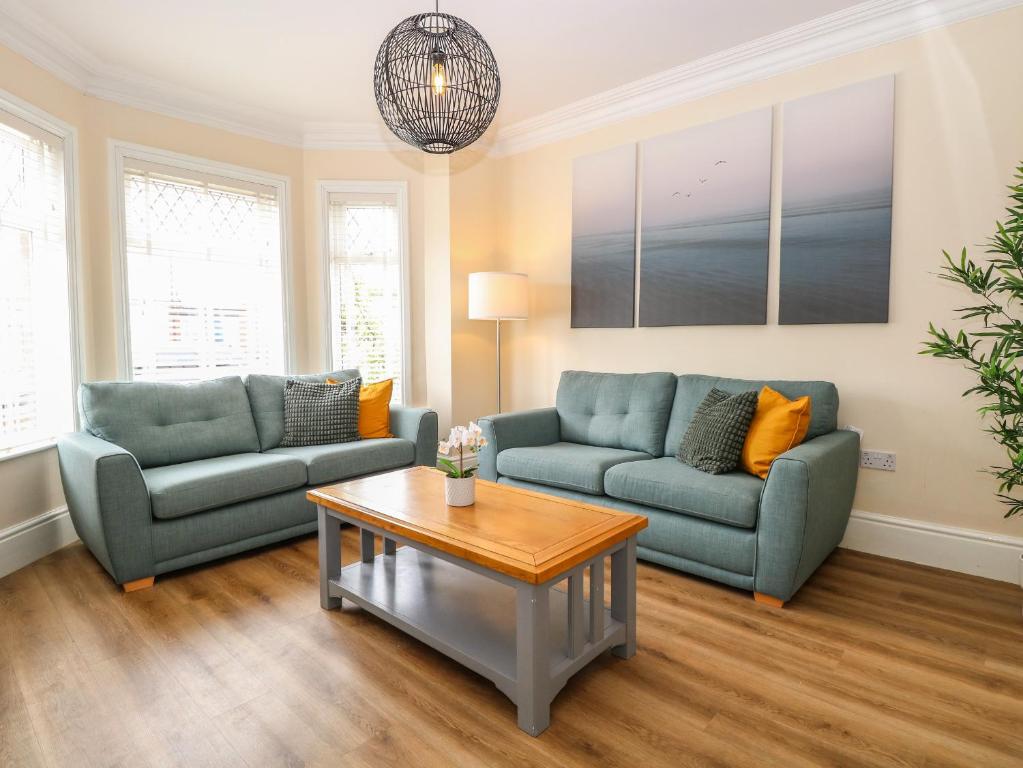 a living room with two couches and a coffee table at Seaside House in Great Yarmouth