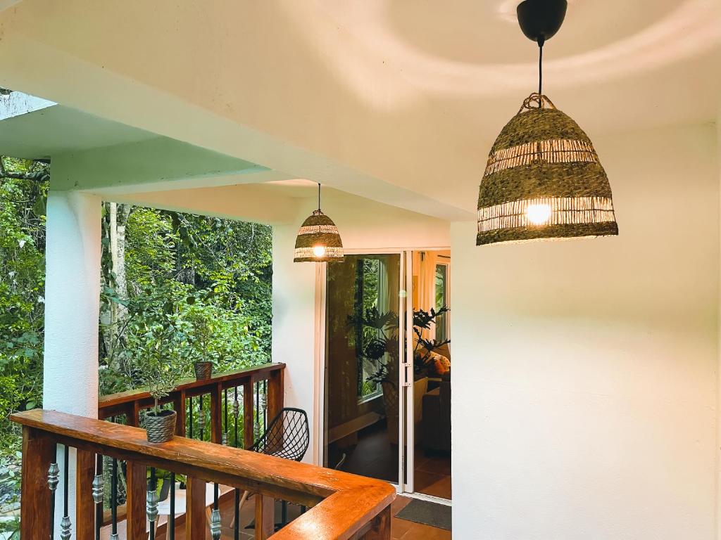 Balkón nebo terasa v ubytování Casa del Arroyo 2-Bedroom Cottage Fireplace and BBQ