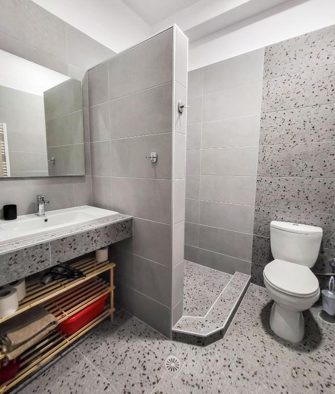 Koupelna v ubytování Varka Apartment