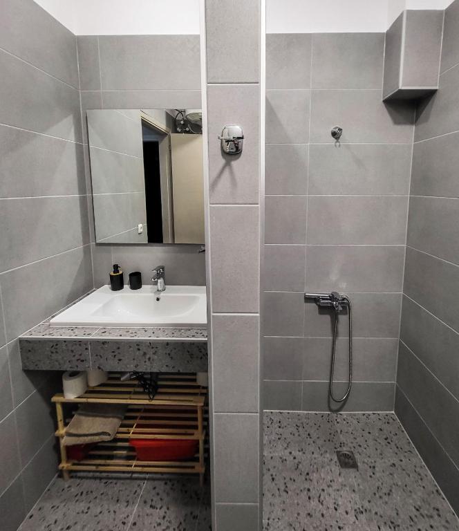 Koupelna v ubytování Varka Apartment