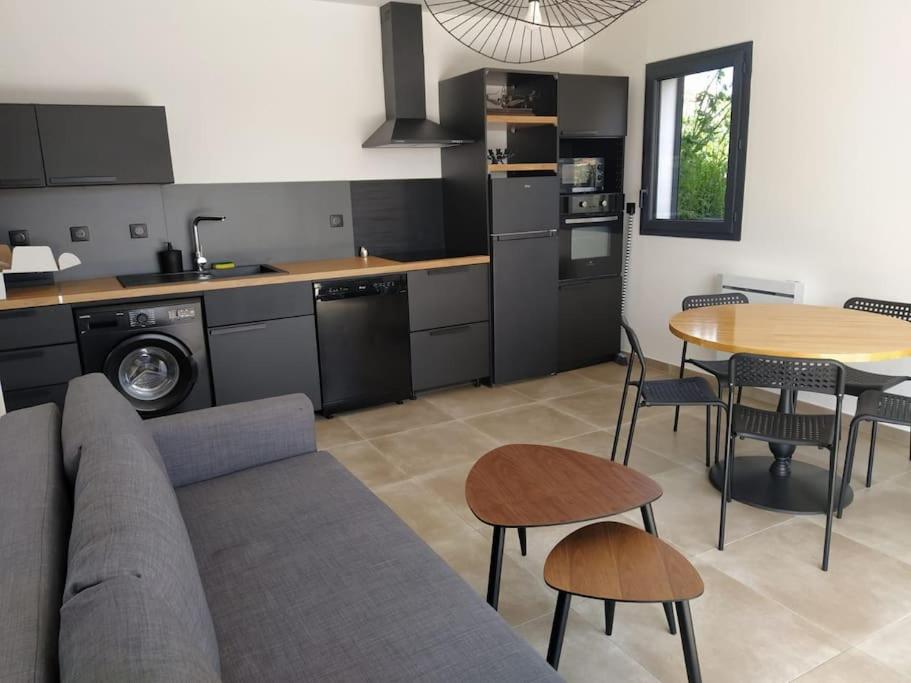 Kuchyň nebo kuchyňský kout v ubytování Beau logement neuf à 5 mn de la mer