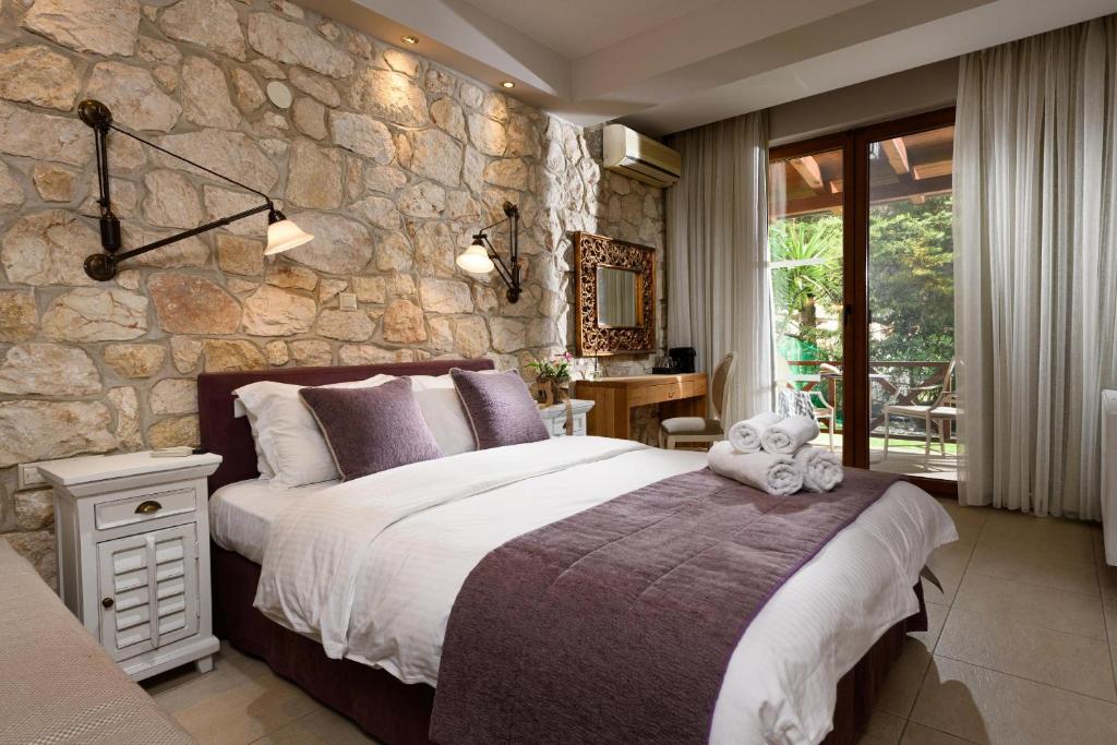 Postel nebo postele na pokoji v ubytování Nikoleta Hotel and Villas