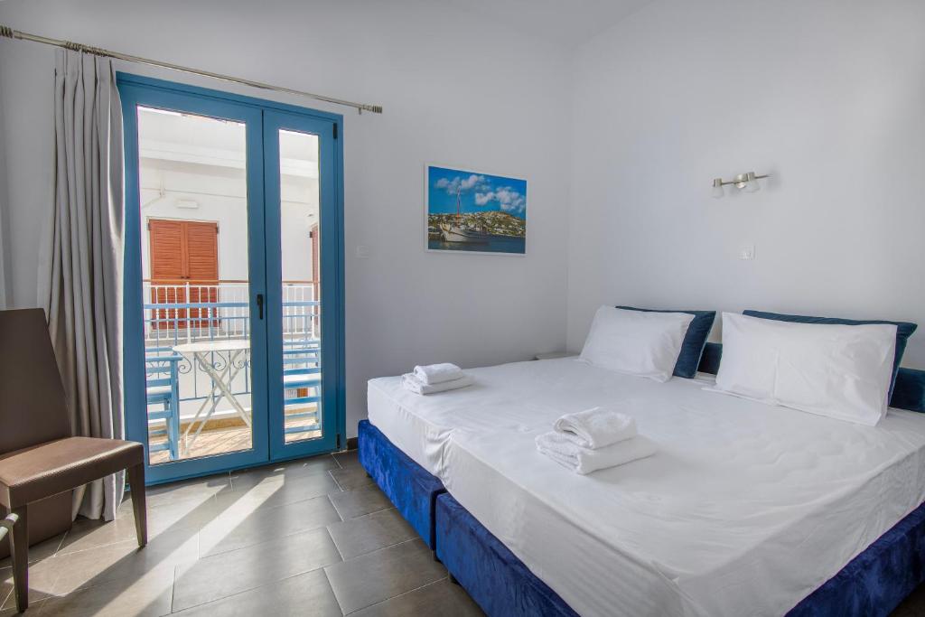 Postel nebo postele na pokoji v ubytování Porto Bello di Paros