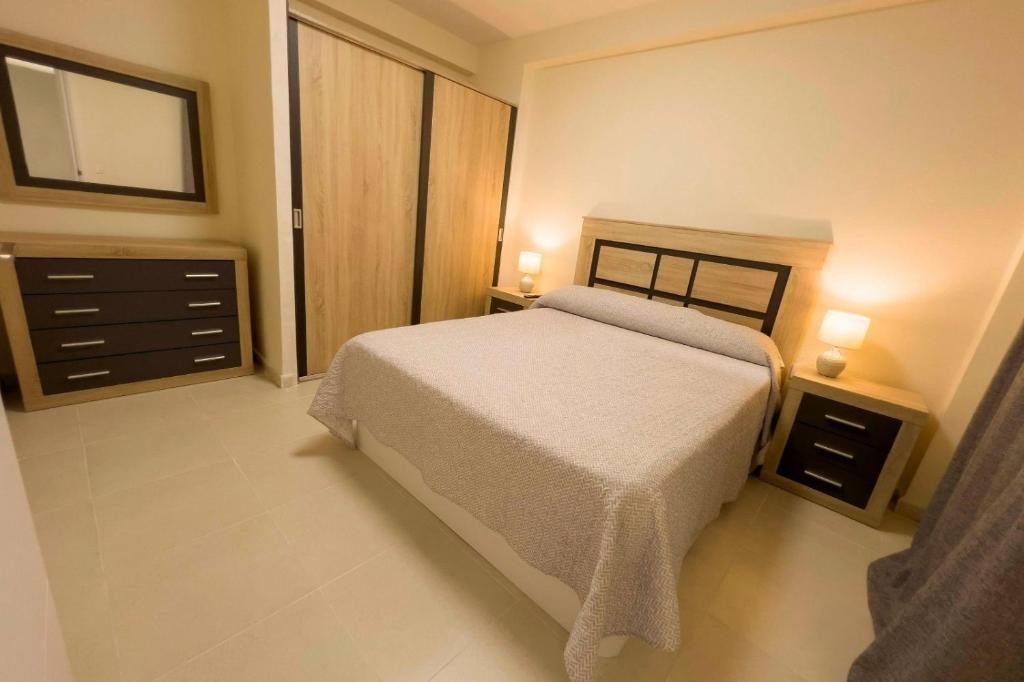 Posteľ alebo postele v izbe v ubytovaní Destino Deluxe Vera Playa - Laguna Beach