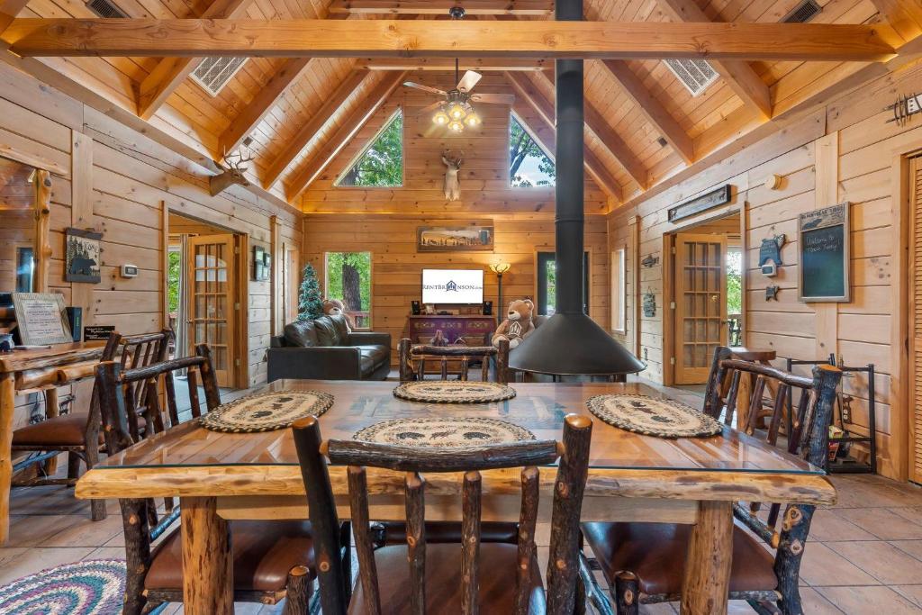 Gambar di galeri bagi Moose Lodge w/HotTub di Ridgedale