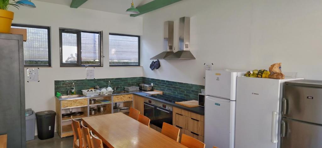 Cuisine ou kitchenette dans l'établissement YASI Hostel
