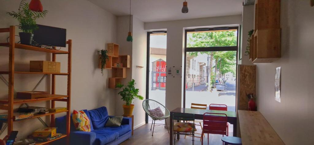 Coin salon dans l'établissement YASI Hostel