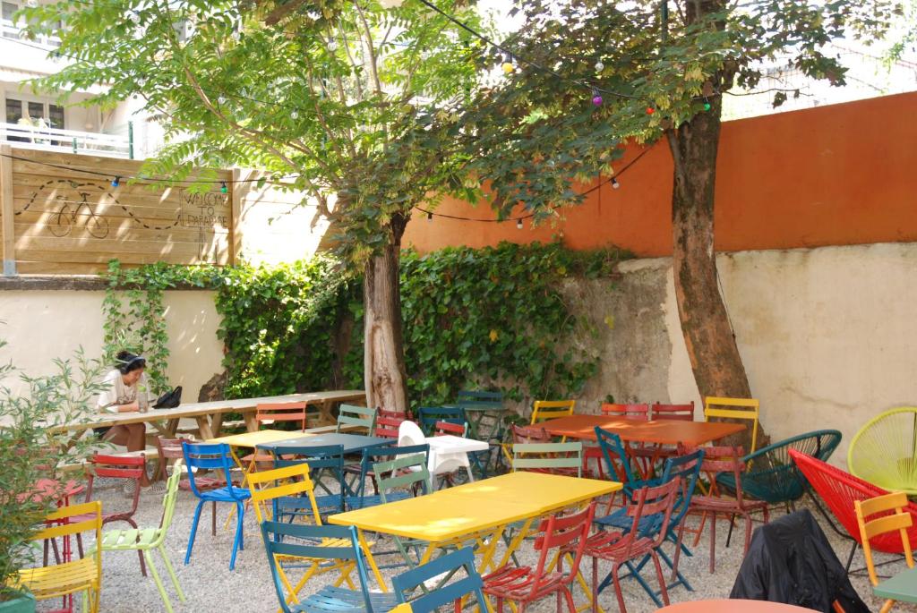 Restaurant ou autre lieu de restauration dans l'établissement YASI Hostel