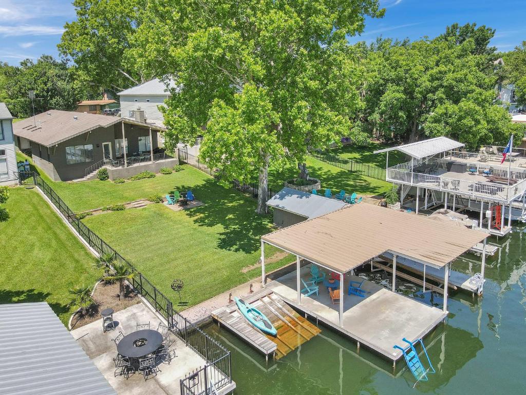 New Listing Huge Yard Boat Slip Pet Friendly, Kingsland (aktualisierte