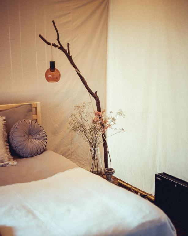 Postel nebo postele na pokoji v ubytování Boho Park Glamping