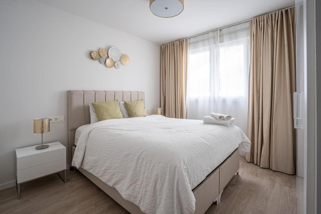 Posteľ alebo postele v izbe v ubytovaní Beautiful Rooftop Pool 3Bed