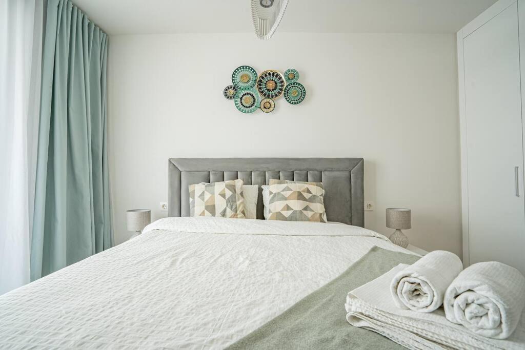 Posteľ alebo postele v izbe v ubytovaní Beautiful Rooftop Pool 3Bed