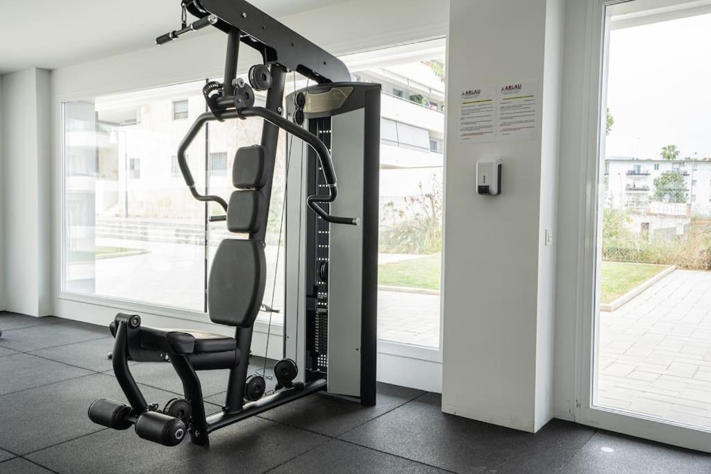Posilňovňa alebo fitness centrum v ubytovaní Beautiful Rooftop Pool 3Bed