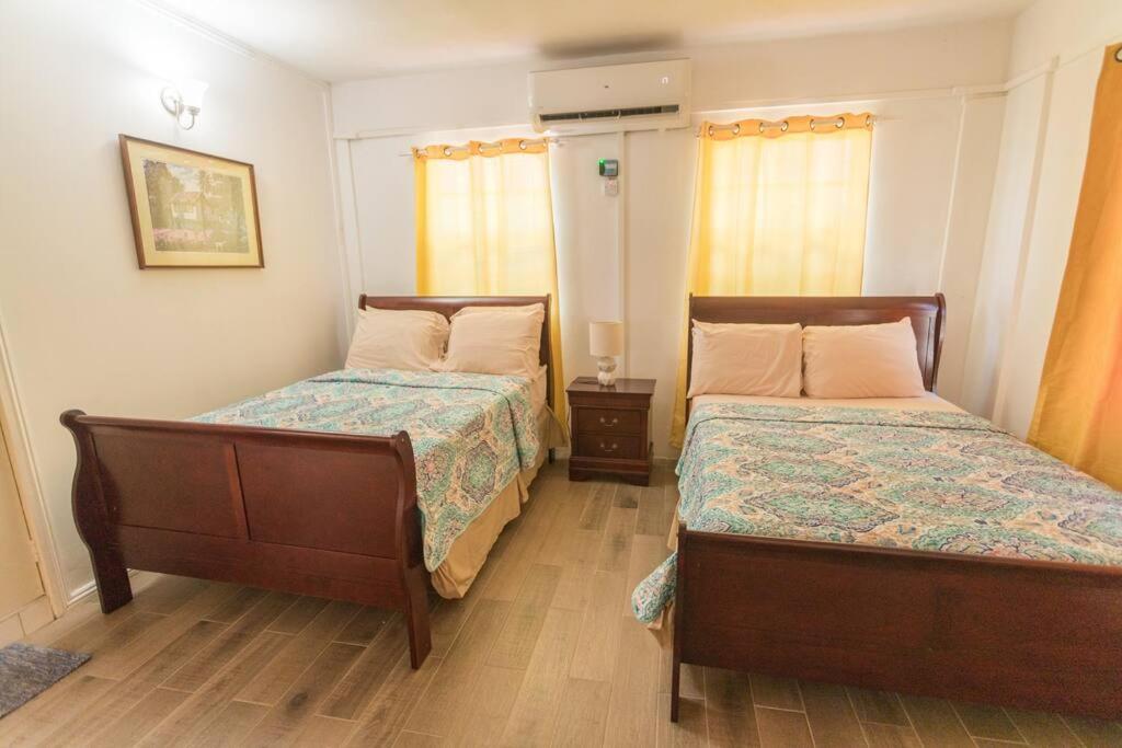 Postel nebo postele na pokoji v ubytování VJ's Guesthouse Vacation Home, Jimmit, Dominica