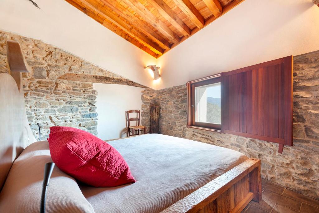Postel nebo postele na pokoji v ubytování Casa Fumanal - Unique Property for up to 24