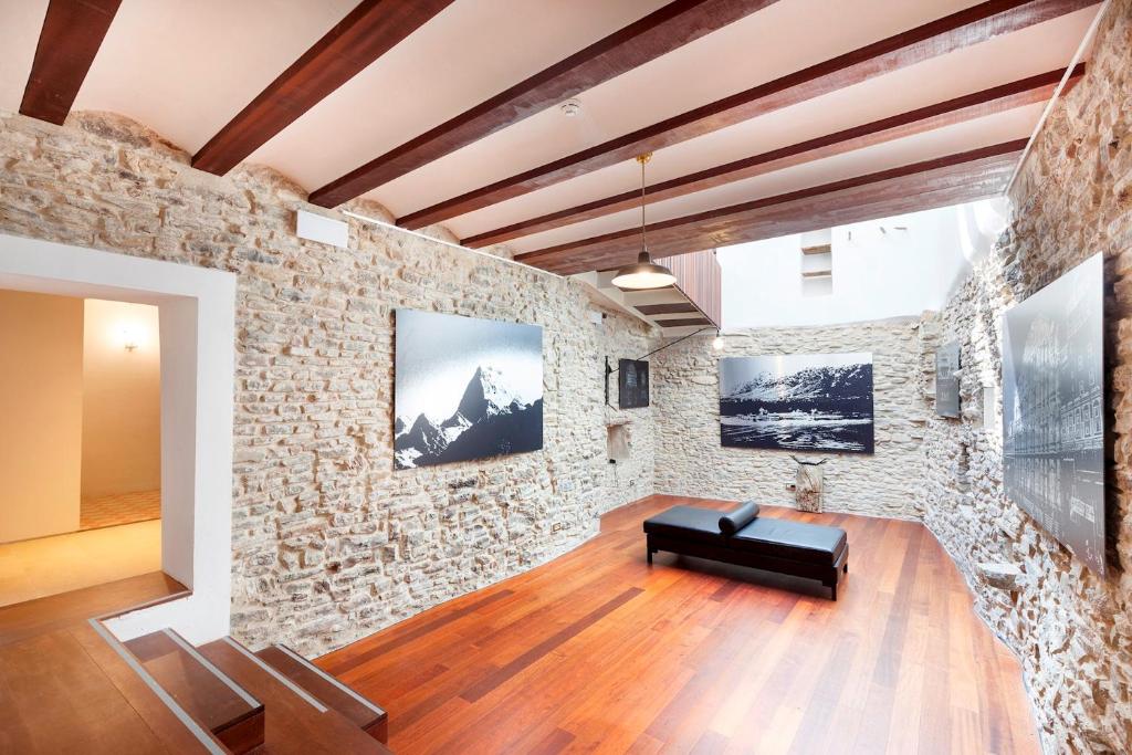 TV a/nebo společenská místnost v ubytování Casa Fumanal - Unique Property for up to 24