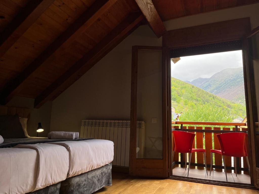 Posteľ alebo postele v izbe v ubytovaní Hotel Els Encantats