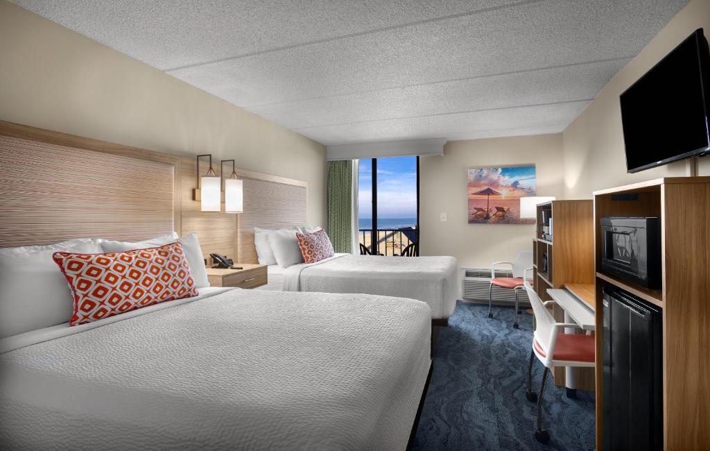 Televisyen dan/atau pusat hiburan di Surfside Beach Oceanfront Hotel
