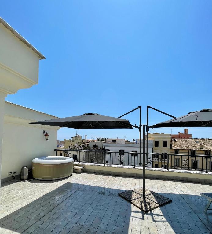 A balcony or terrace at NEWHOUSE ROOFTOP - Super Penthouse Seaview