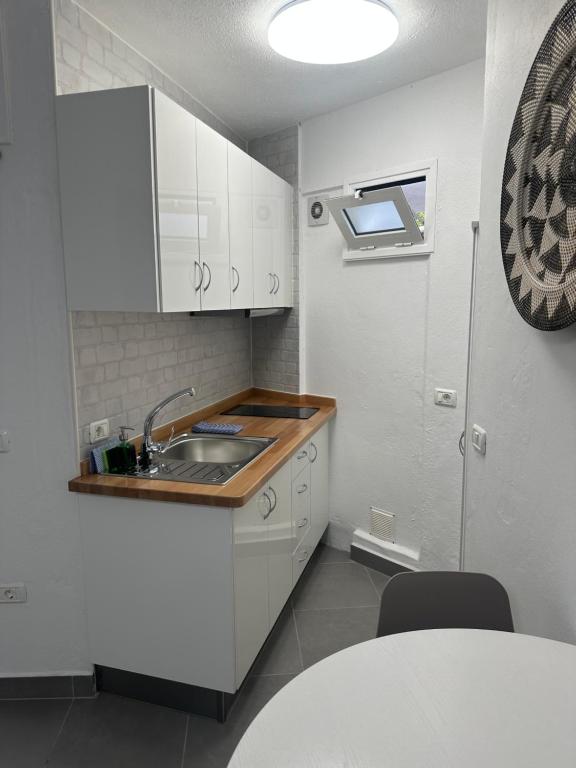 Kuchyň nebo kuchyňský kout v ubytování Apartamentos Finca Wapa