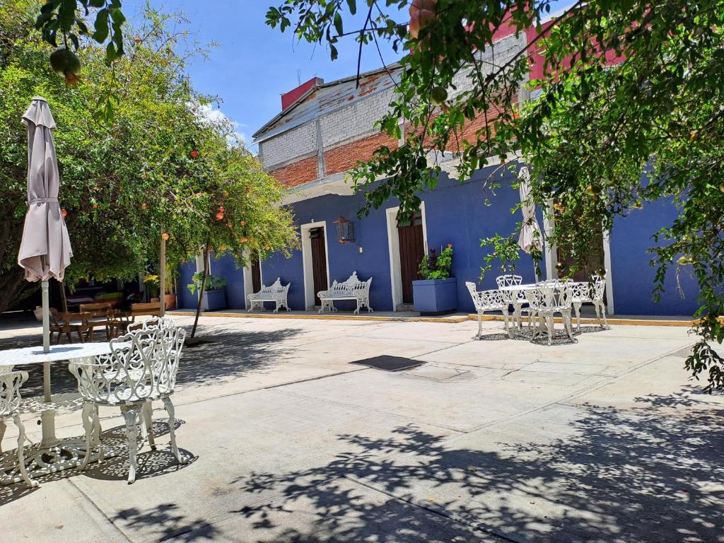Casa Refugio Budget House 8 Rooms & 9 Bathrooms - Seven-Bedroom House
