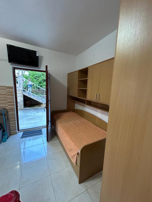 Postel nebo postele na pokoji v ubytování Lazarus Bigova apartments