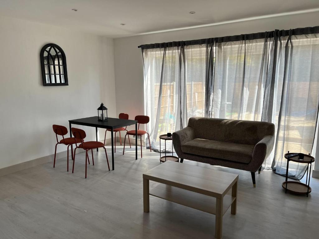 Beautiful 2Bed Apartment in Benfleet, Rayleigh Updated 2023 Prices