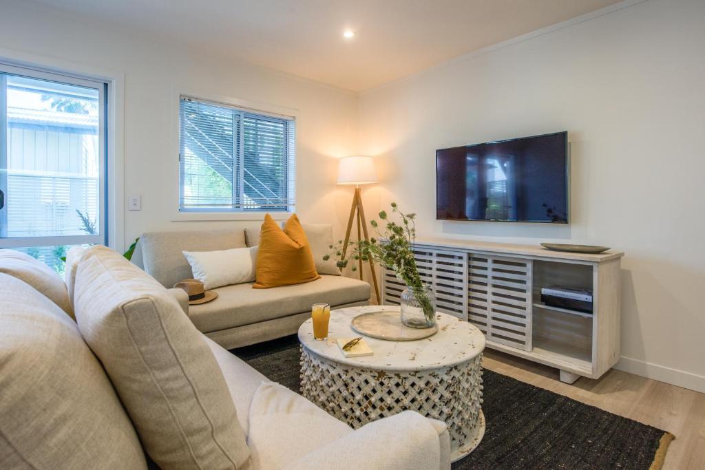 TV a/nebo společenská místnost v ubytování Beachside Apartment at Palm - Coast & Country