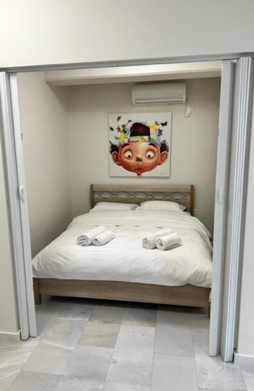Postel nebo postele na pokoji v ubytování MELMA PROPERTIES - ARIA-Piraeus Central Penthouse