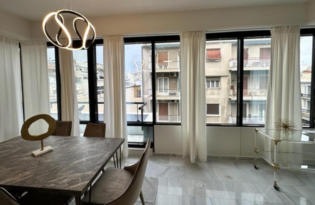 Fotografie z fotogalerie ubytování MELMA PROPERTIES - ARIA-Piraeus Central Penthouse v destinaci Piraeus