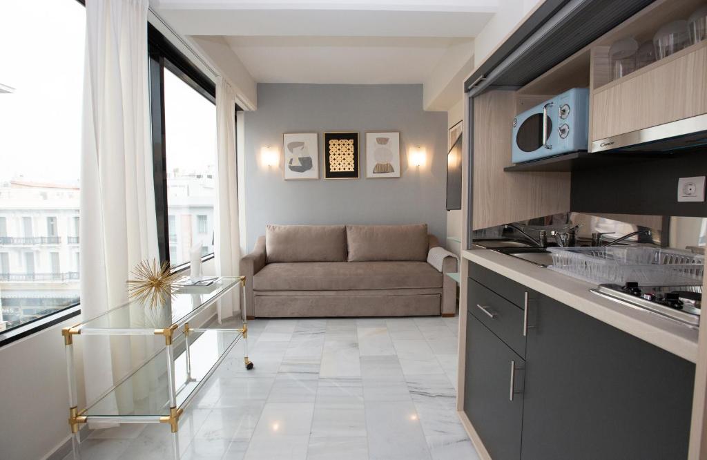 Kuchyň nebo kuchyňský kout v ubytování MELMA PROPERTIES - ARIA-Piraeus Central Penthouse
